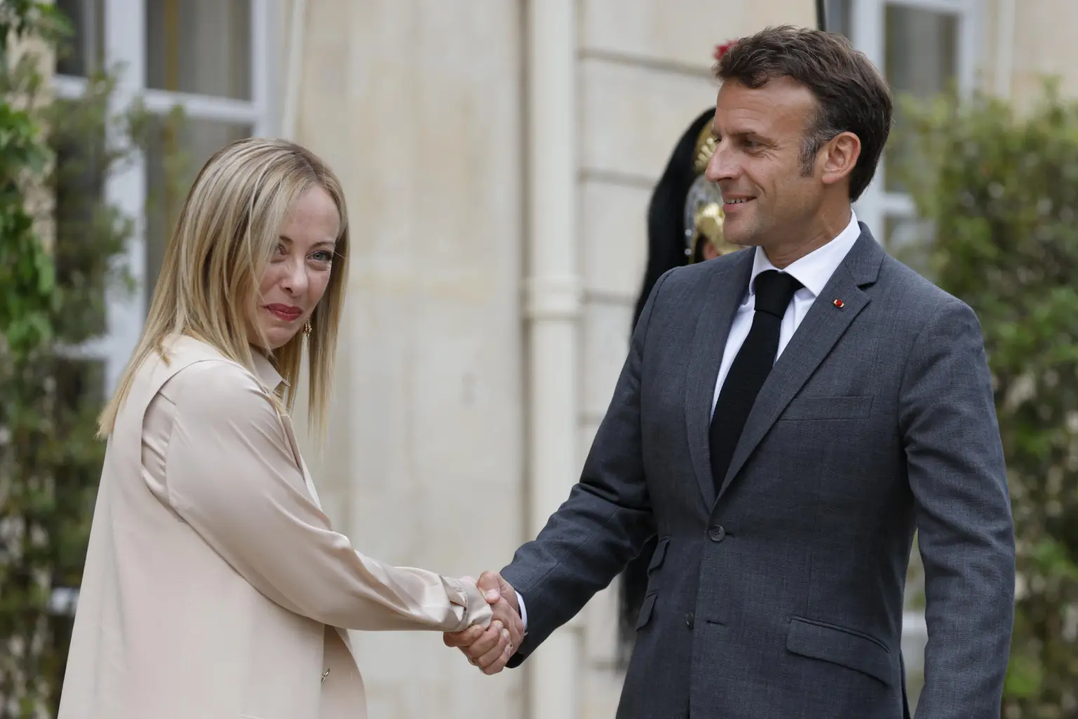 Macron e Meloni: le ipocrisie lorde di sangue palestinese