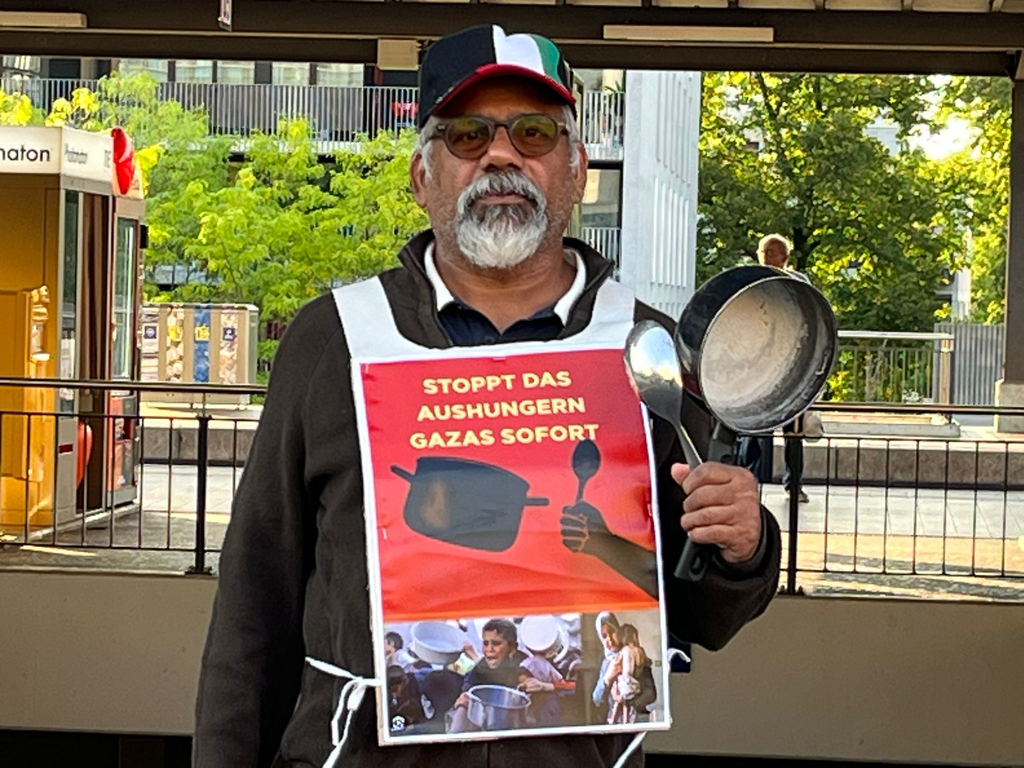 “මා අයුක්තියට එරෙහිව නැගී සිටිනා මිනිස් ගගේ දිය බිදුවකි”