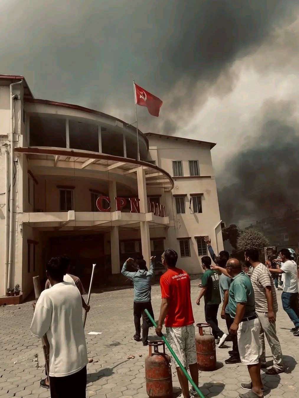 বাংলাদেশের সাম্প্রতিক রাজনৈতিক পরিস্থিতি: পরিবর্তনের সন্ধিক্ষণে এক সমাজ