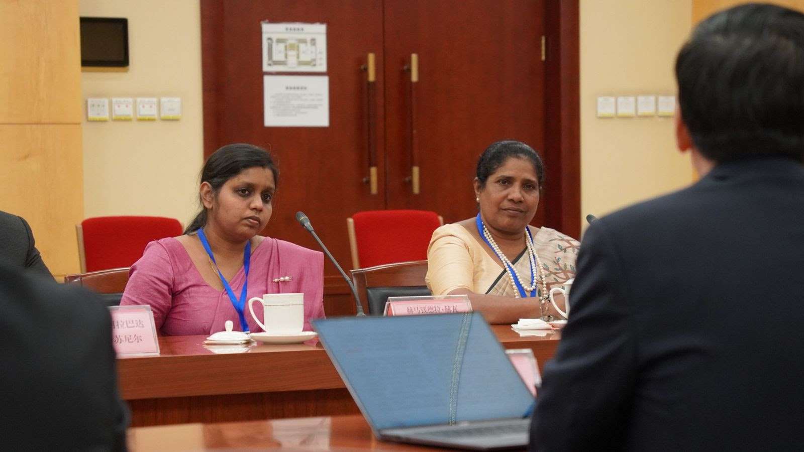 ලස්සන සාපේක්ෂයි ……..