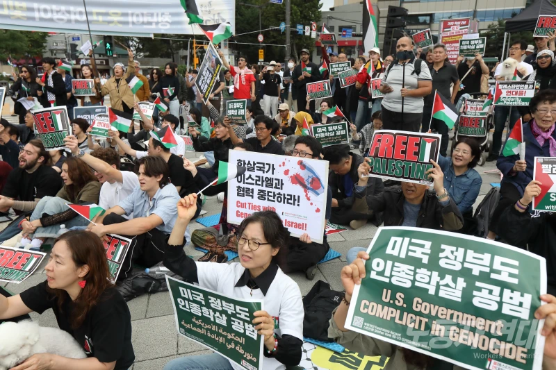 1,700여 명이 외치다: “팔레스타인 연대는 계속된다”