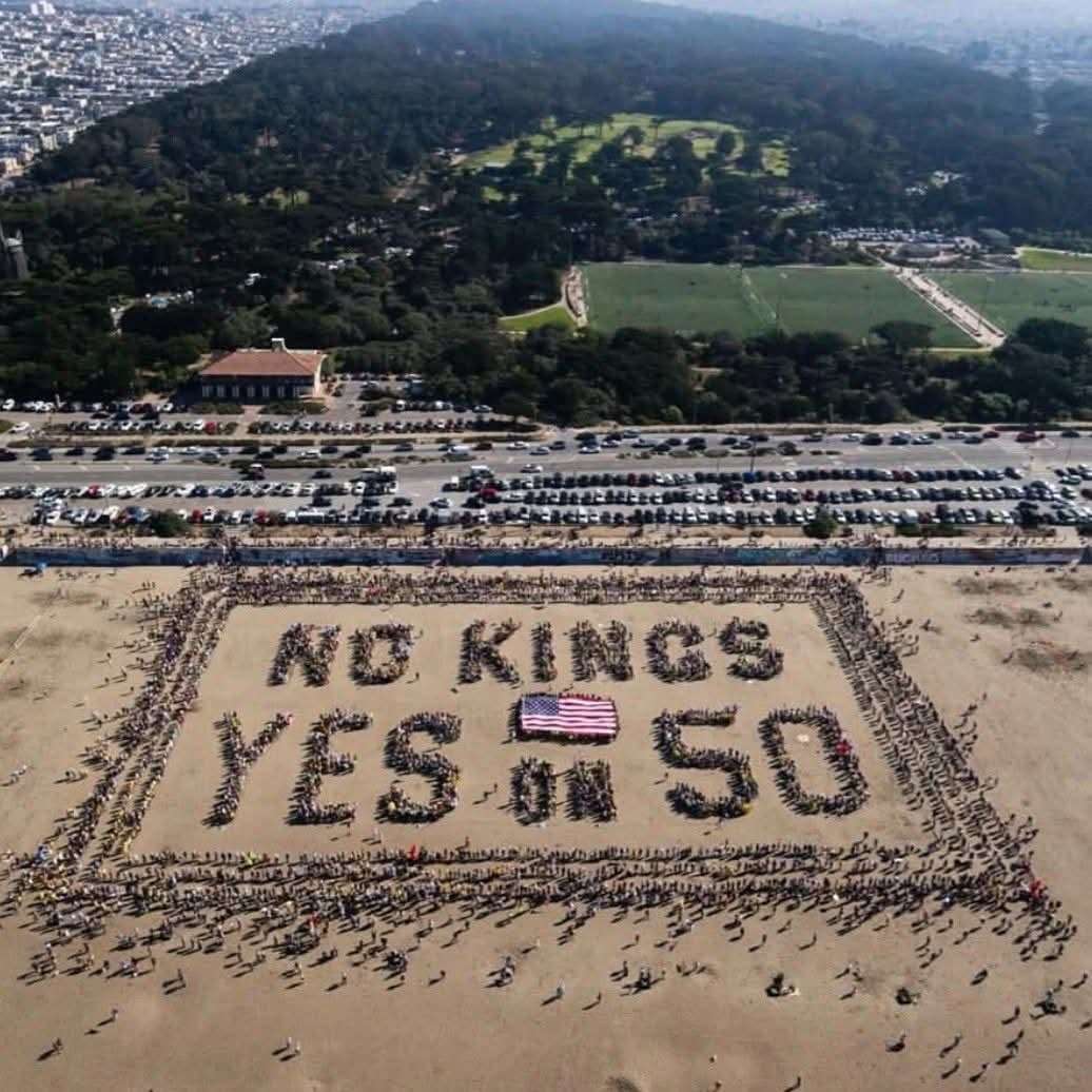 近700萬美國人上街出席NO KINGS集會