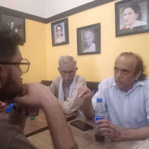 کو یوتھ ویژن کا ہفتہ وار اجلاس پاک ٹی ہاؤس لاہور میں منعقد ہوا